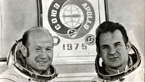 Советские космонавты - участники совместного международного орбитального полета А. А. Леонов и В. Н. Кубасов
