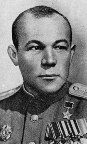 Звание Героя Советского Союза Н. С. Ткачеву было присвоено за умелое руководство эскадрильей штурмовиков Ил-2 и за личное мужество, проявленное в боях с немецко-фашистскими захватчиками