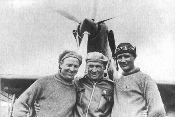 Легендарный экипаж АНТ-25: Г. Ф. Байдуков, В. П. Чкалов, А. В. Беляков