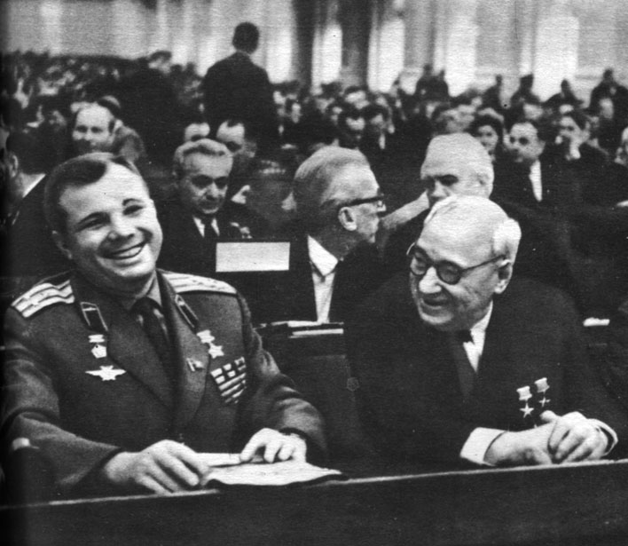 А. Н. Туполев и Ю. А. Гагарин на сессии Верховного Совета СССР