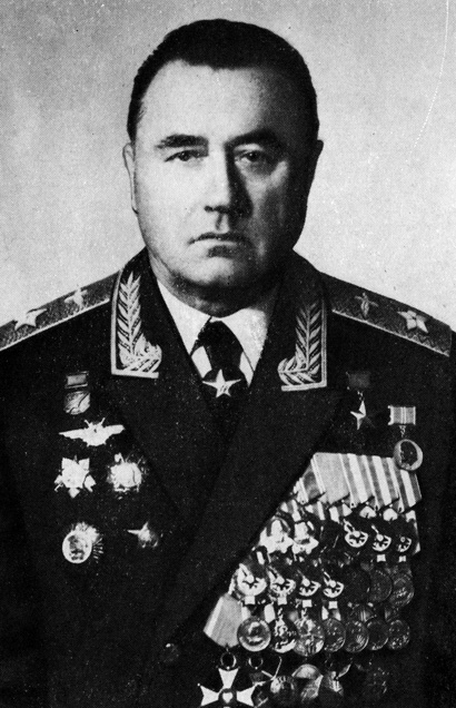 Герой Советского Союза маршал авиации И. И. Пстыго
