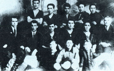 Рис. 9. Футбольная команда завода ГАЗ №10 'Лебедь' - чемпион г. Таганрога. 1926 года