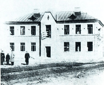 Рис. 12. Начало жилищного строительства на заводе. Первый 4-квартирный дом. Октябрь 1926 г