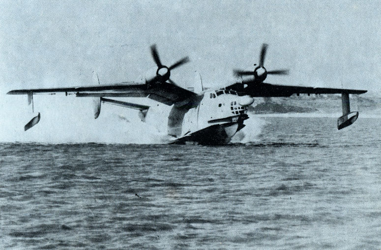Рис. 72. Многоцелевая летающая лодка-амфибия Бе-12 с турбовинтовыми двигателями. Находится в эксплуатации с 1963 года. На этих самолетах установлено 42 мировых рекорда